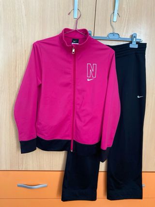 Conjunto deportivo Nike niña rosa y negro