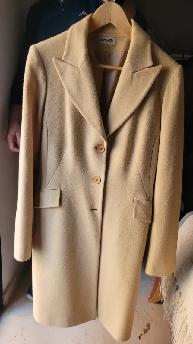 Abrigo beige elegante