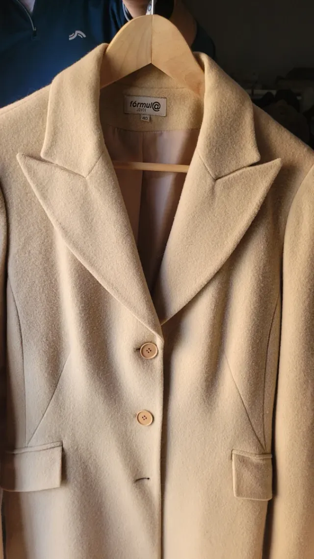 Abrigo beige elegante