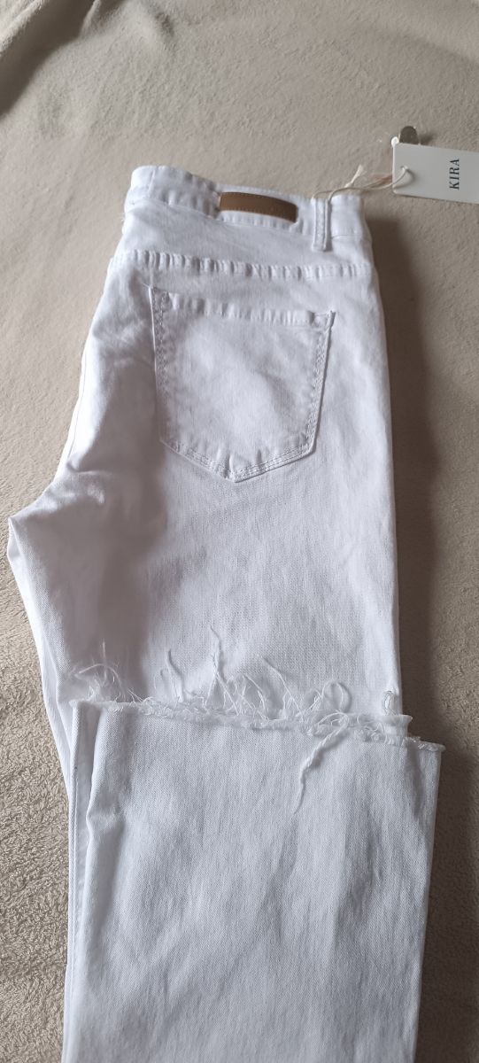 Vaqueros blancos acampanados