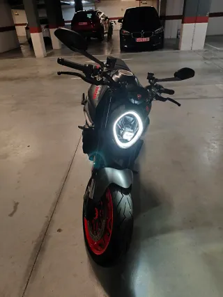 Ducati Monster 937