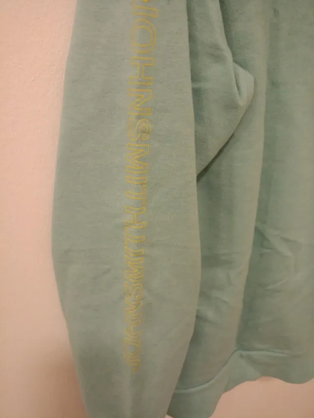 Sudadera con logo en manga