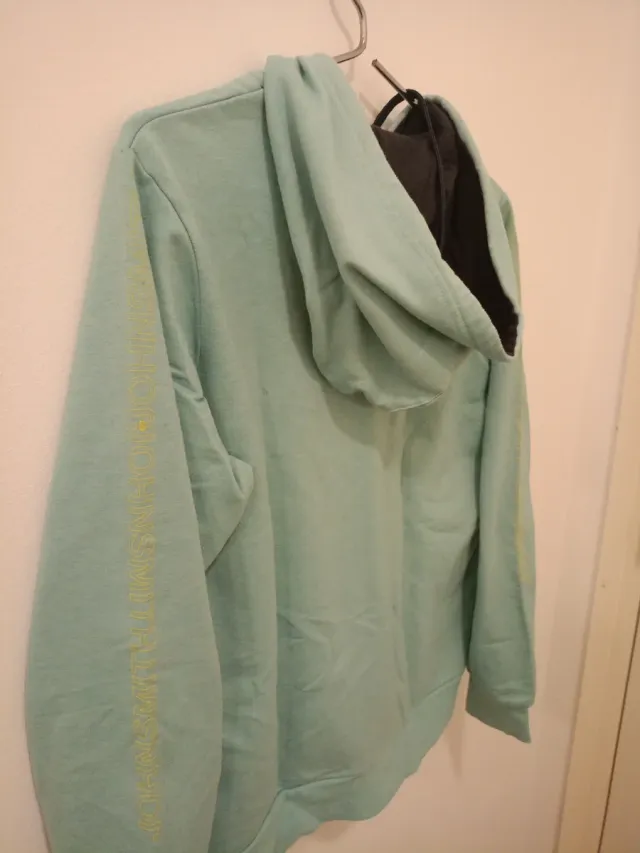 Sudadera con logo en manga