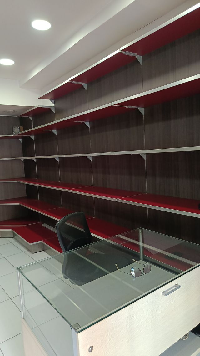 Scaffali in legno 12 metri