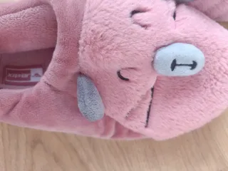 Zapatillas rosas de casa con diseño de cerdo