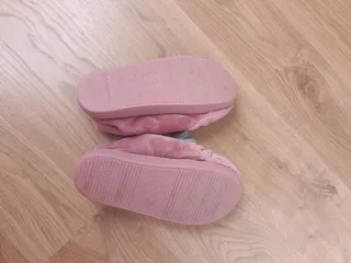 Zapatillas rosas de casa con diseño de cerdo