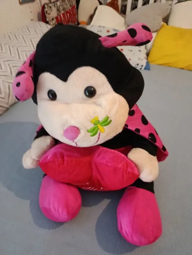 Peluche mariquita corazón rosa