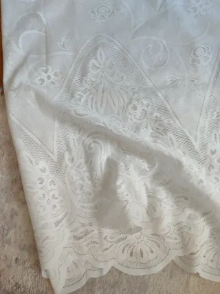 Mantel de encaje blanco
