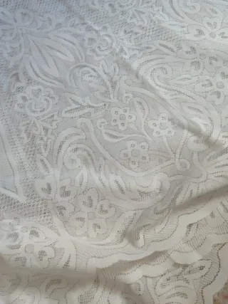 Mantel de encaje blanco