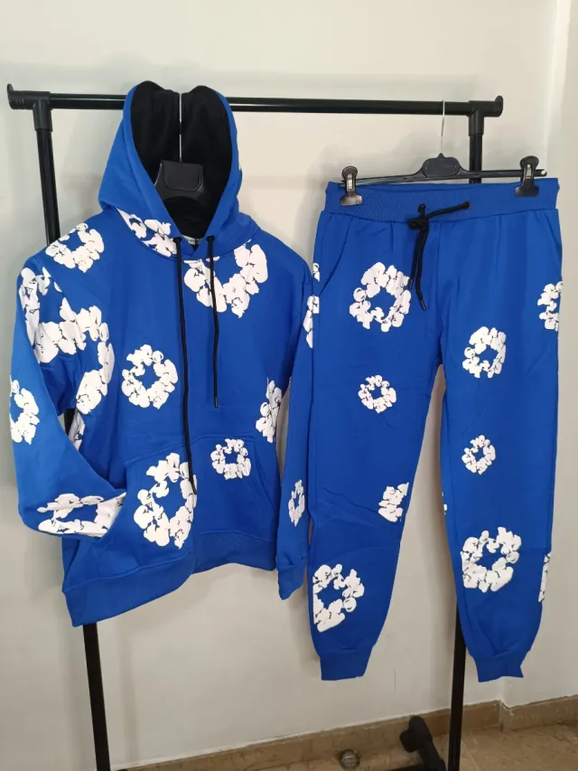 Conjunto Chándal Azul con Estampado Blanco