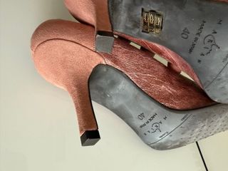 Zapatos finos rosas con cadena