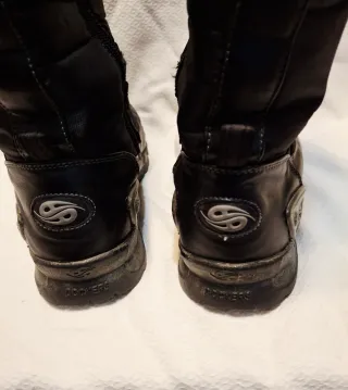 Botas altas negras y multicolor