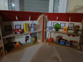 Casa de bomberos de juguete