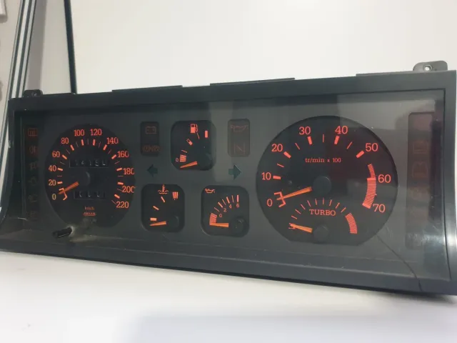 Cuadro instrumentos Renault 5 GT Turbo restaurando
