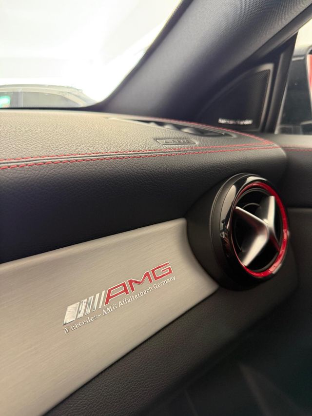 Mercedes-Benz Clase CLA45AMG 381cv 4-Matic Año2017