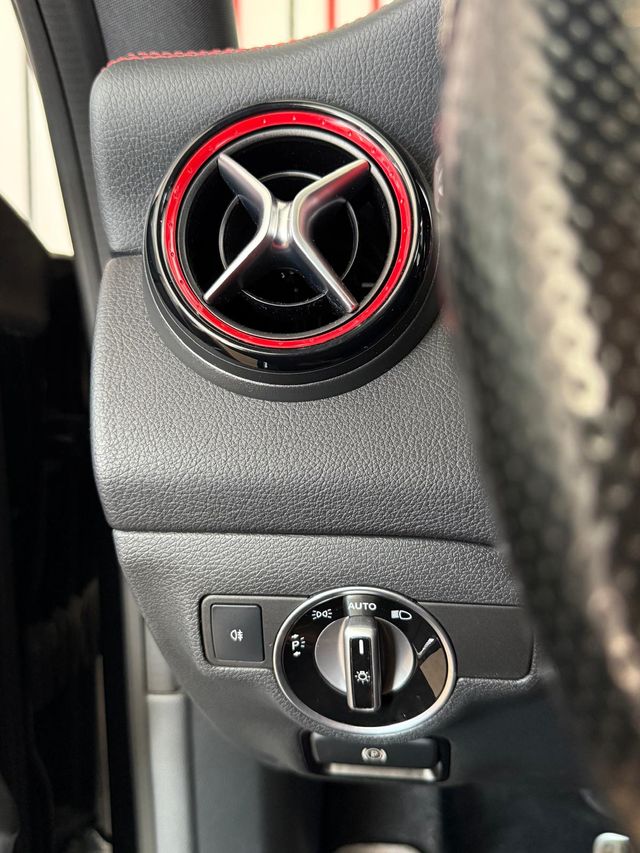 Mercedes-Benz Clase CLA45AMG 381cv 4-Matic Año2017