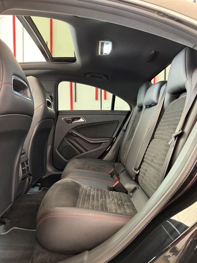 Mercedes-Benz Clase CLA45AMG 381cv 4-Matic Año2017