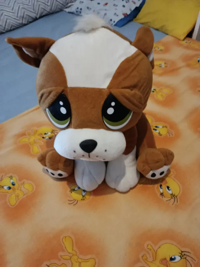 Peluche perro marrón y blanco