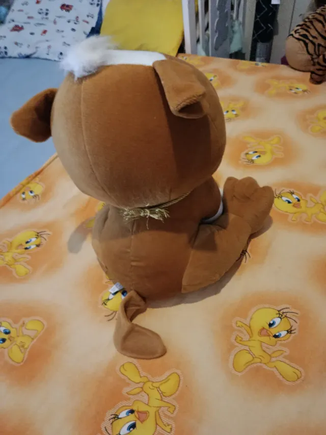 Peluche perro marrón y blanco