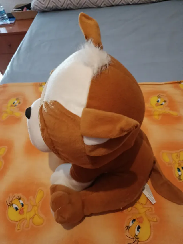 Peluche perro marrón y blanco