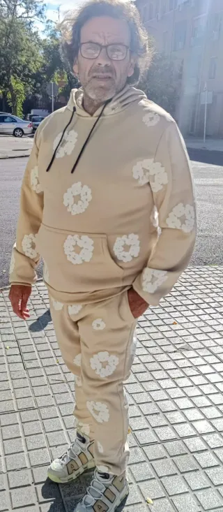 Conjunto chándal estampado floral unisex