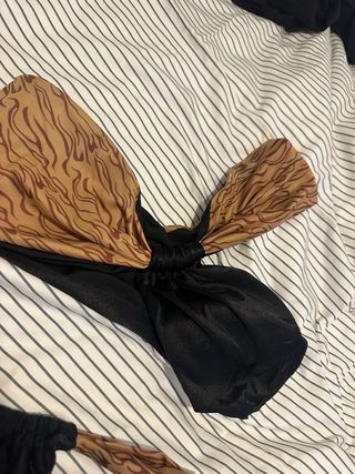 Bikini negro y marrón con estampado