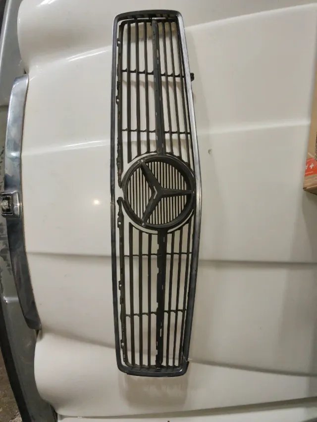 Rejilla Delantera Mercedes SEC W126