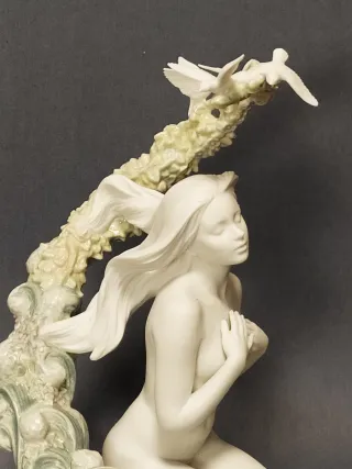 Escultura Lladró Mujer El Vuelo