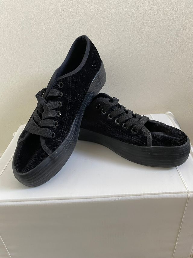 Zapatillas de terciopelo negras