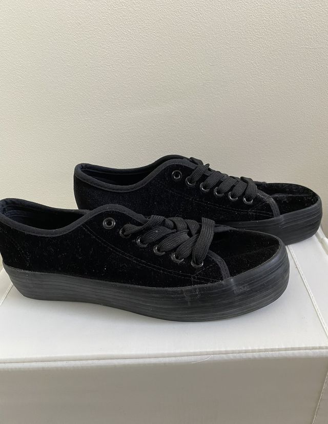Zapatillas de terciopelo negras