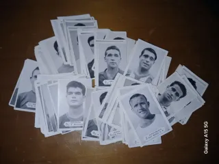 LOTE, UNOS 170 CROMOS DE FUTBOL AÑOS 50, SIN PEGAR
