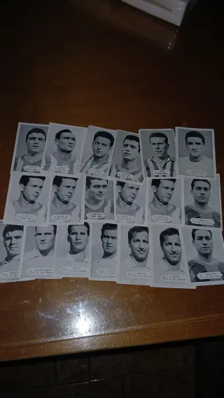 LOTE, UNOS 170 CROMOS DE FUTBOL AÑOS 50, SIN PEGAR