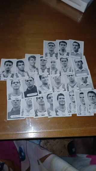 LOTE, UNOS 170 CROMOS DE FUTBOL AÑOS 50, SIN PEGAR