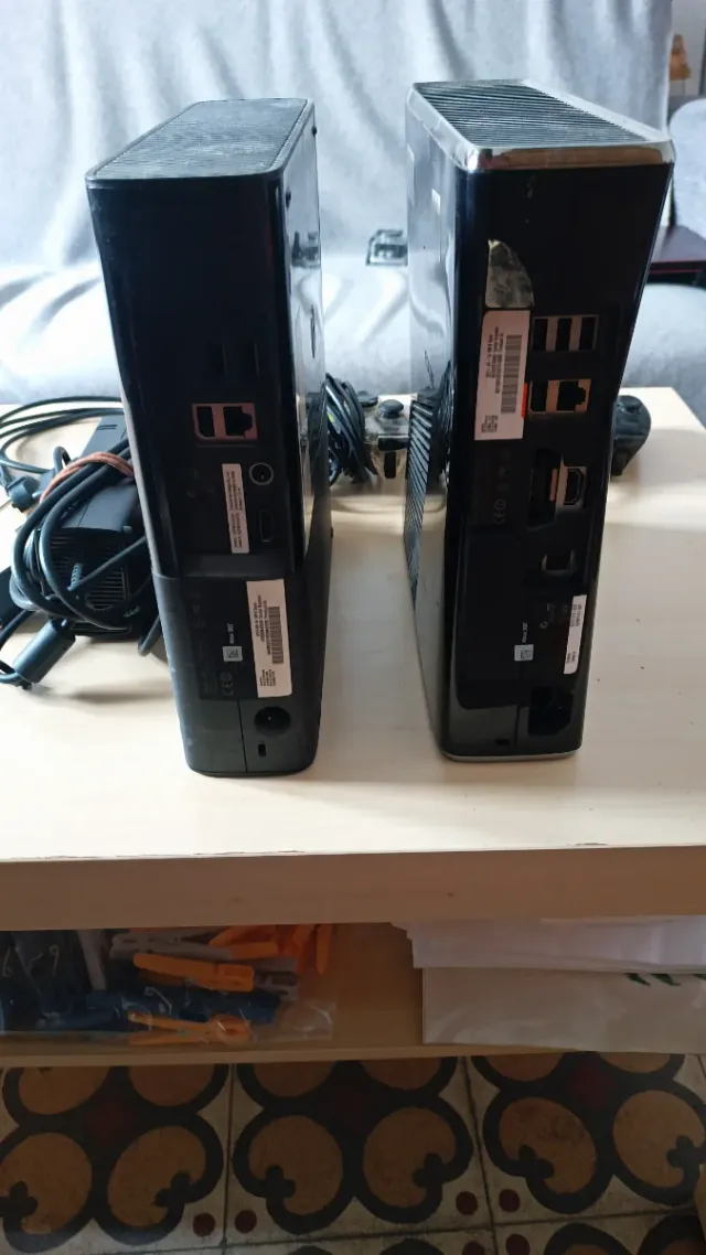 2 Xbox 360 Slim Negras