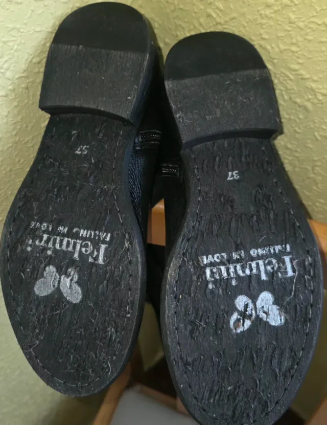 Botas altas de piel negras con hebillas