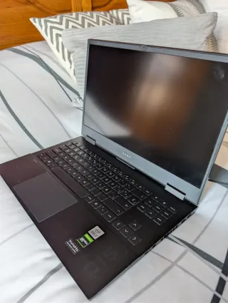 Portátil gaming HP OMEN 15-ek0010ns i7-10750H 16GB