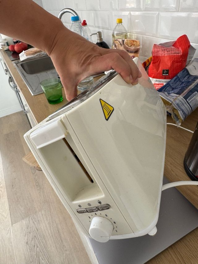 Tostadora K blanca y plateada