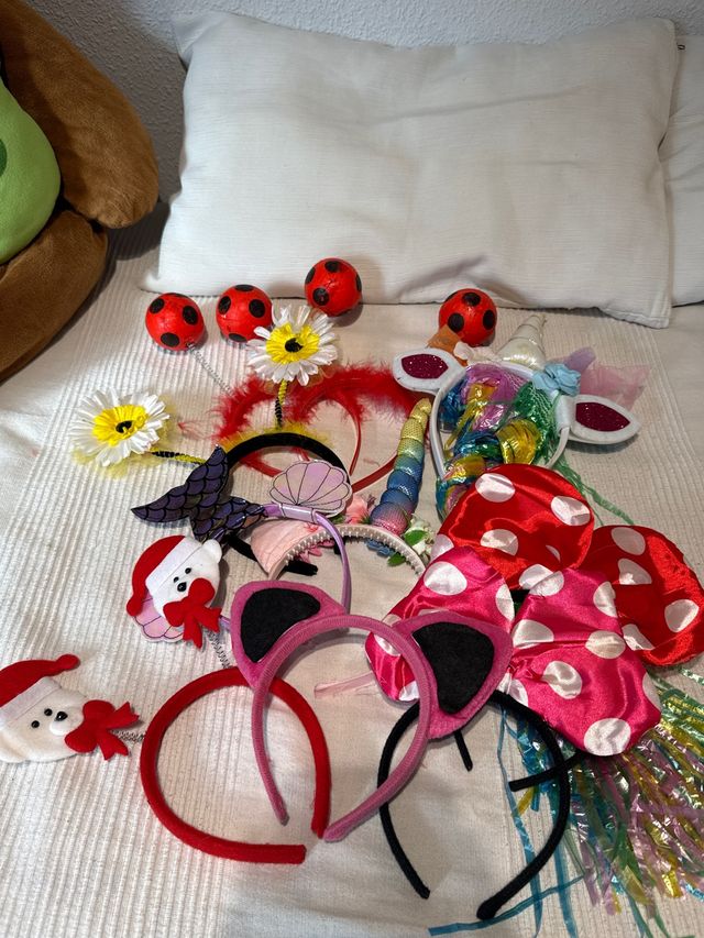 Diademas variadas para fiestas.