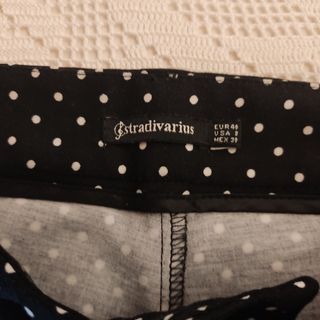 Pantalón Stradivarius lunares
