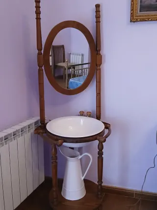 Palancanero rústico con palangana y jarro