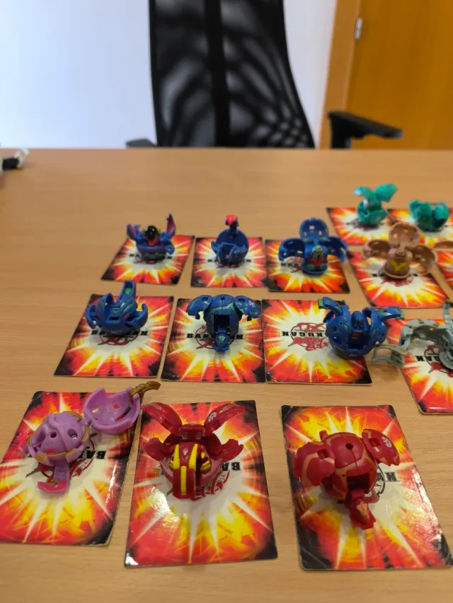Lote Bakugan Originais - Figuras e Cartas