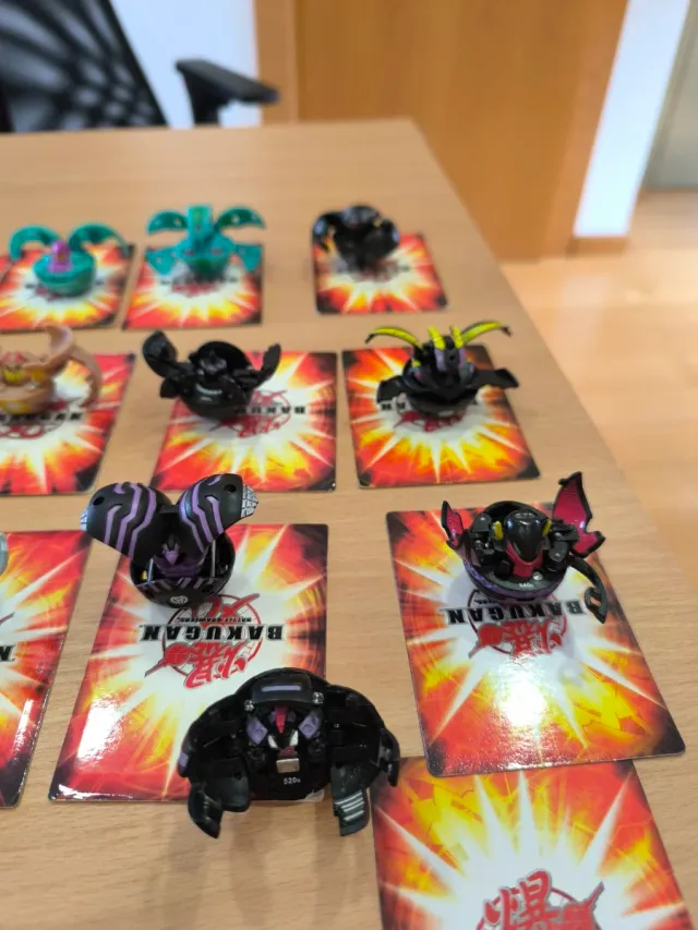 Lote Bakugan Originais - Figuras e Cartas