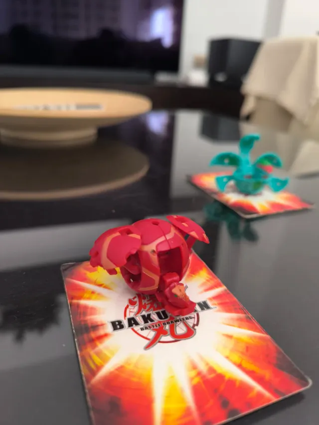 Lote Bakugan Originais - Figuras e Cartas