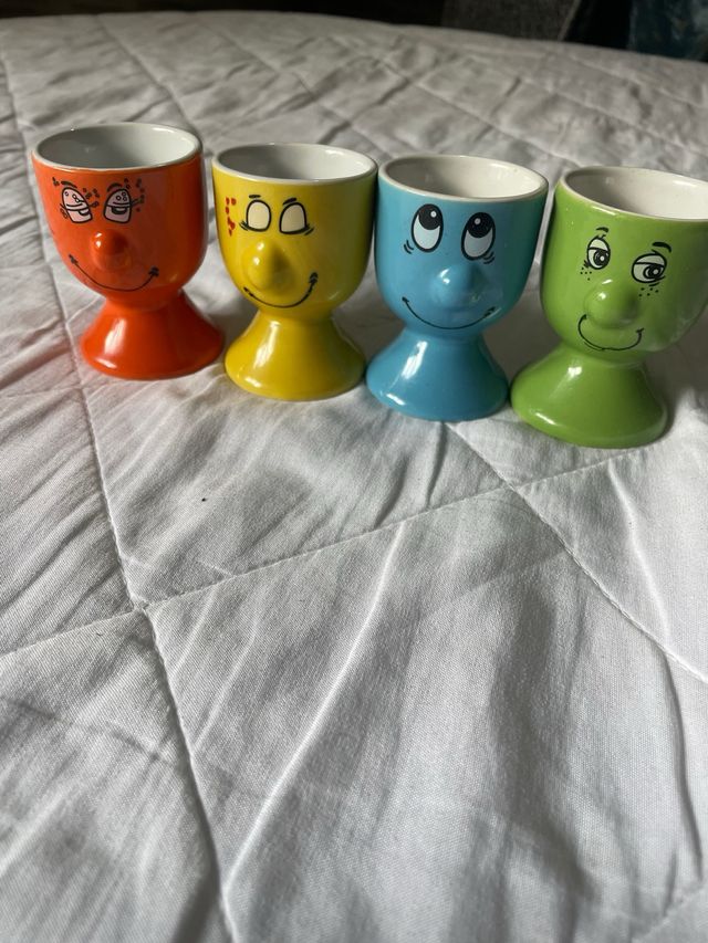 Set 4 Porta Huevos Cerámica Caras Divertidas