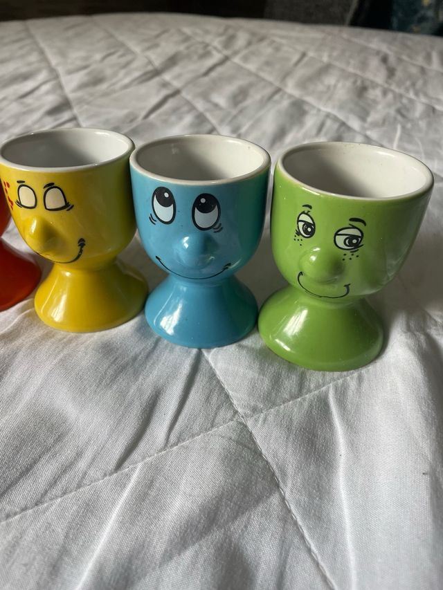 Set 4 Porta Huevos Cerámica Caras Divertidas