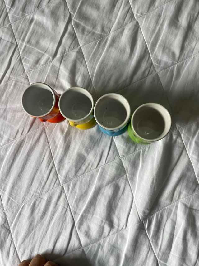 Set 4 Porta Huevos Cerámica Caras Divertidas