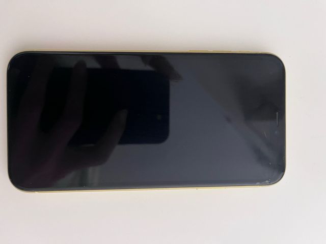 Iphone 11 Amarillo 64GB