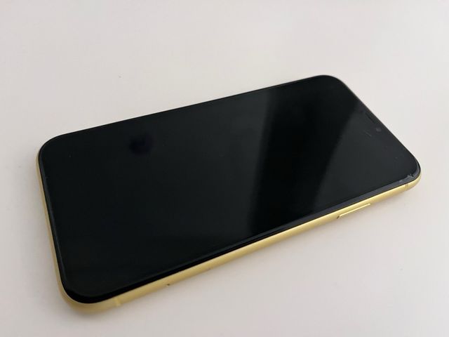Iphone 11 Amarillo 64GB