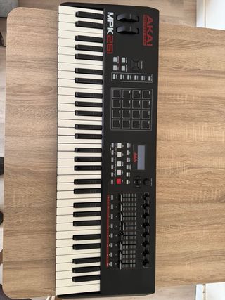 AKAI MPK 261 Controlador Teclado