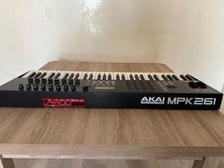 AKAI MPK 261 Controlador Teclado